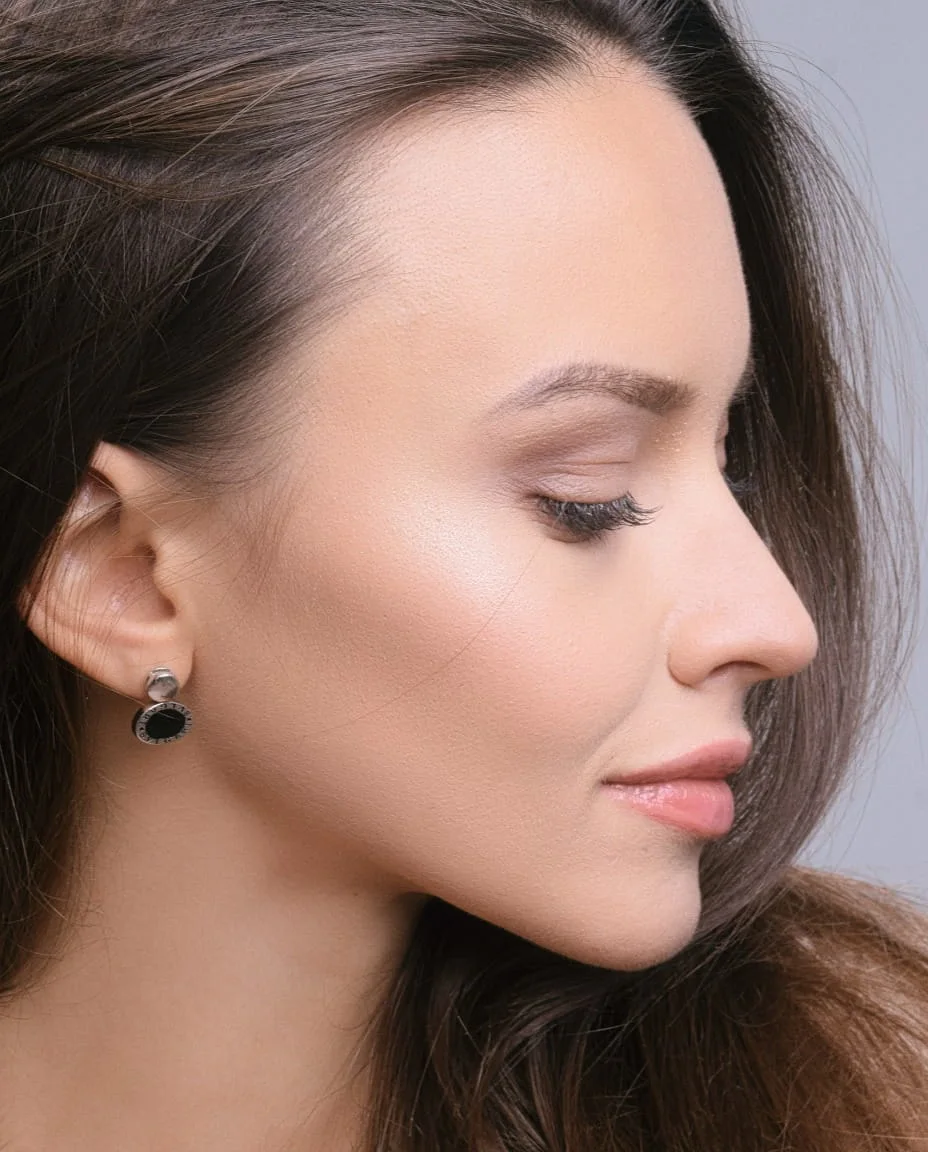 Non-surgical facelift safety consultation at Vedara Care JVC